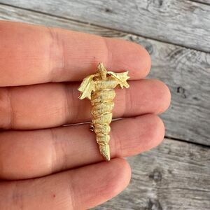 Vintage Jewelry Gold Tone Carrot Brooch Pin Garden Brooch Vegetable Pin